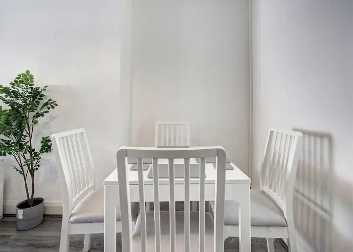 2 Bed House Sleeps 5 The Heart Of Liverpool