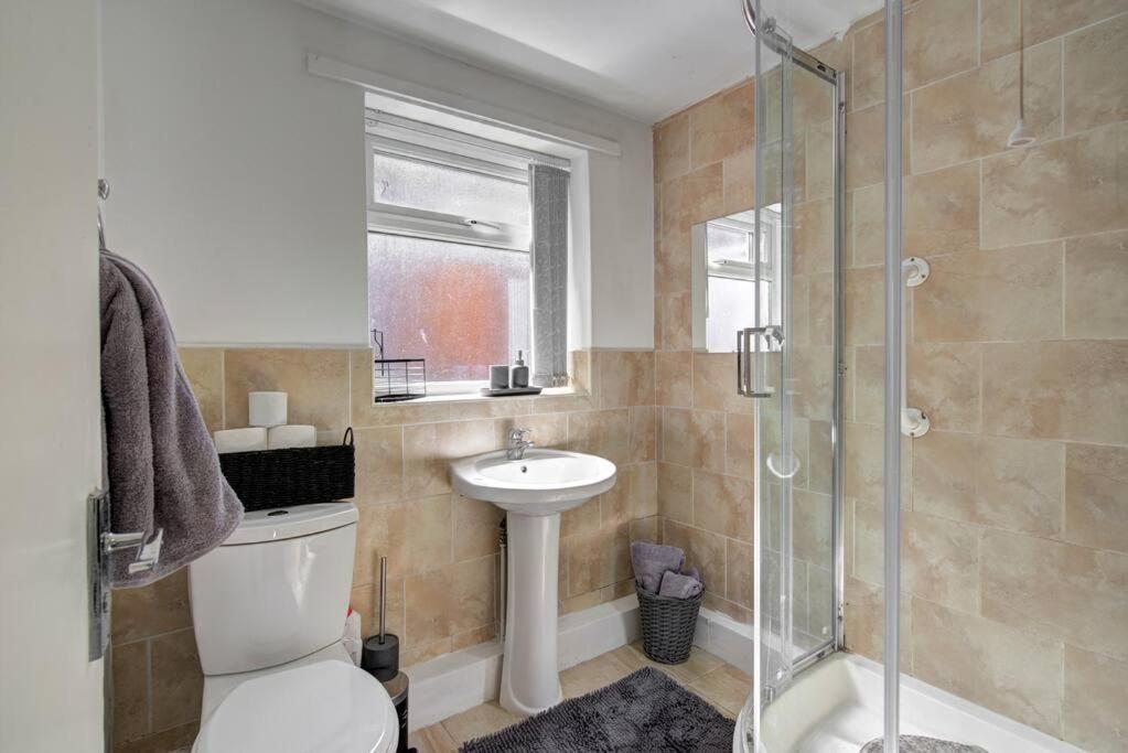 2 Bed House Sleeps 5 The Heart Of Holiday home Liverpool