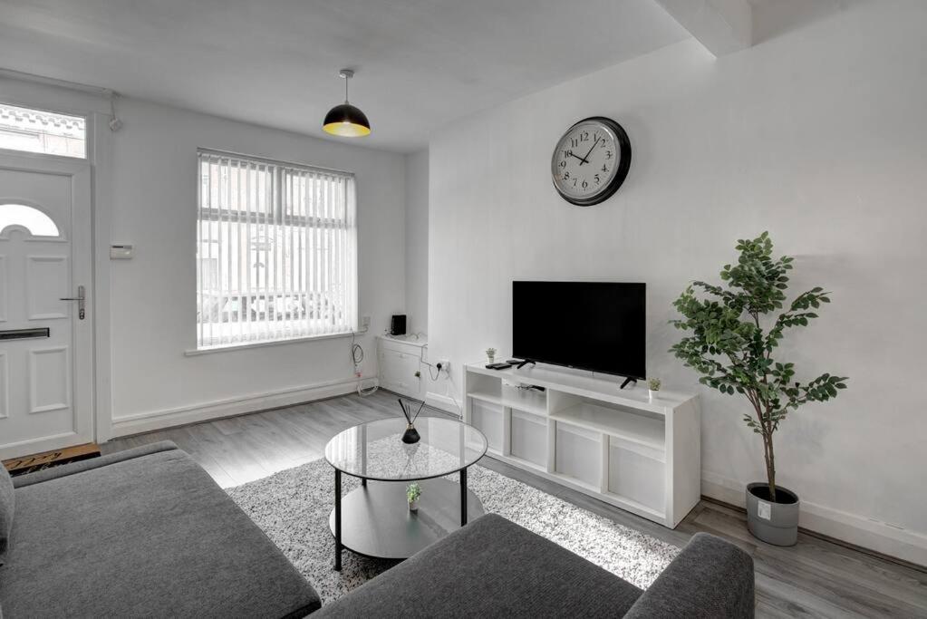2 Bed House Sleeps 5 The Heart Of Liverpool
